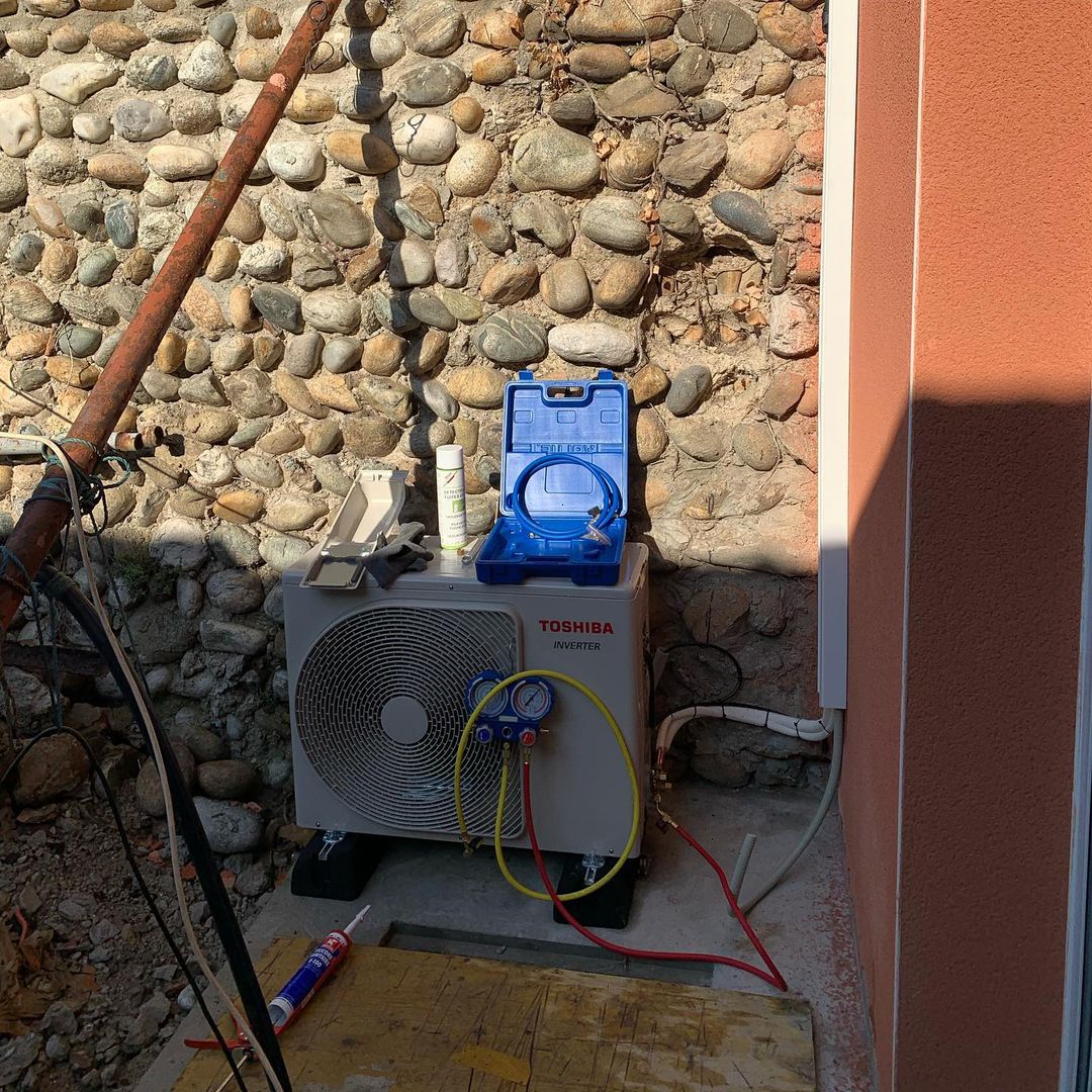 Bloc extérieur du climatiseur Toshiba 6kW installé par notre équipe BALDACLIM à Châteauneuf-sur-Isère